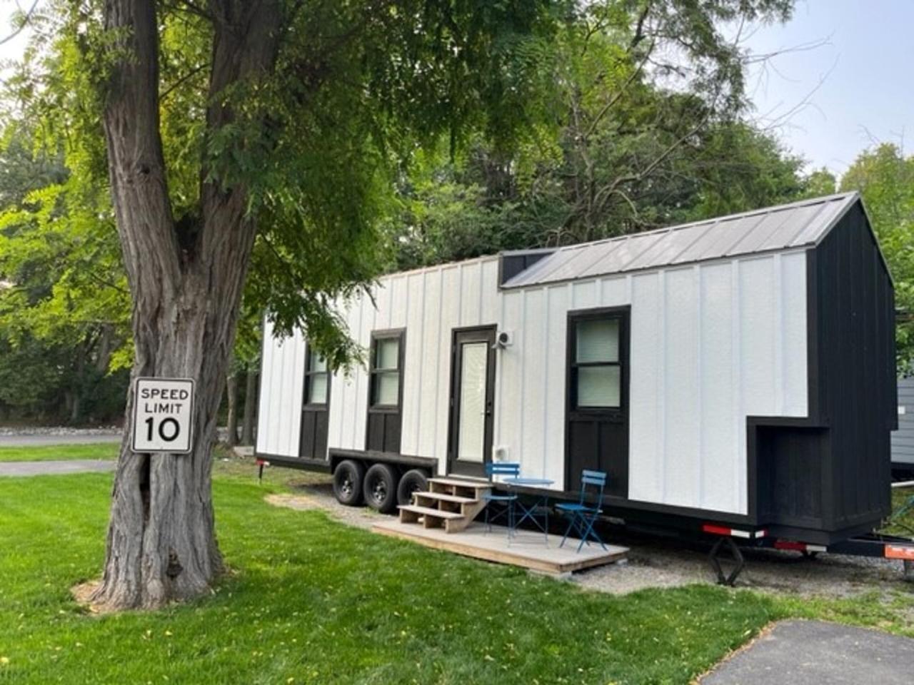 The Endeavor Tiny Home! Holiday home *