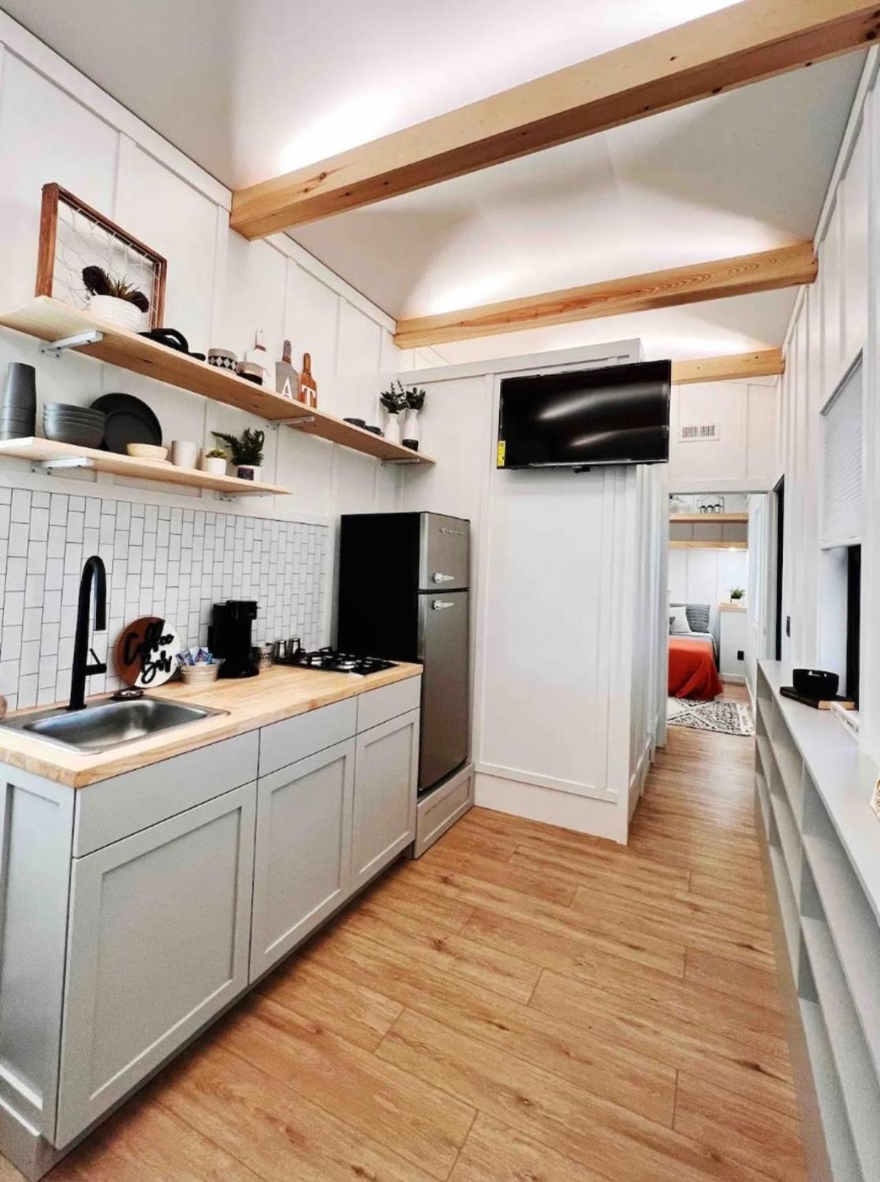 The Endeavor Tiny Home! Holiday home *