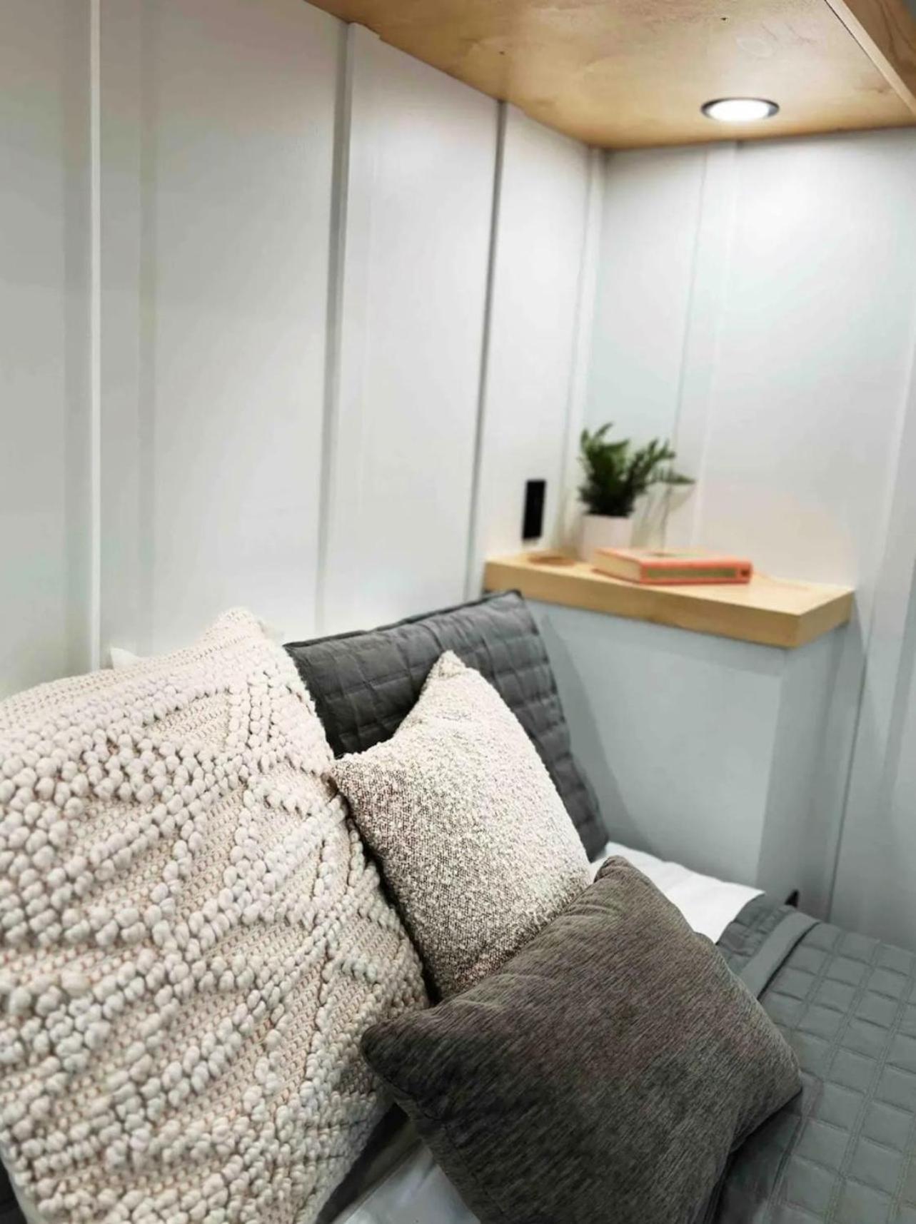 The Endeavor Tiny Home! Holiday home *